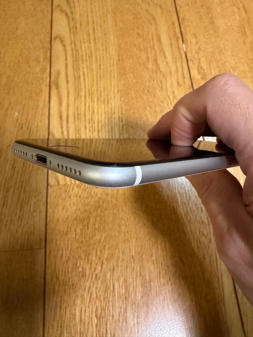 【再値下げ】iPhone SE2 純正箱と付属品あり　SIMフリー