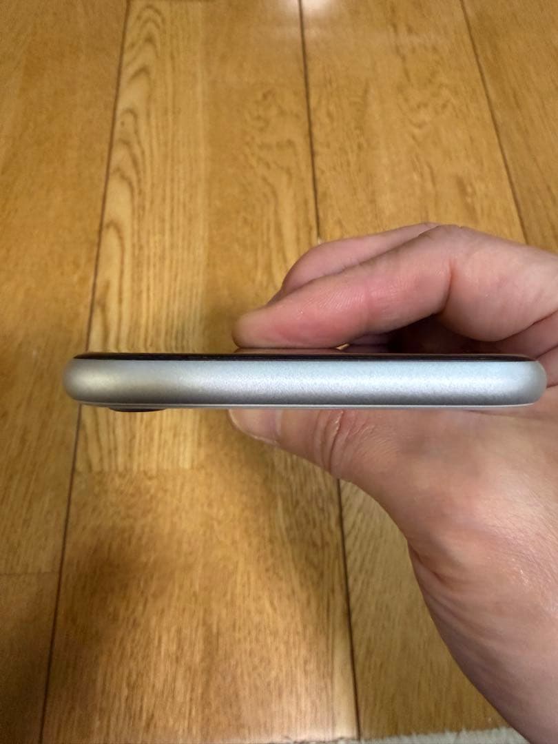 【再値下げ】iPhone SE2 純正箱と付属品あり　SIMフリー