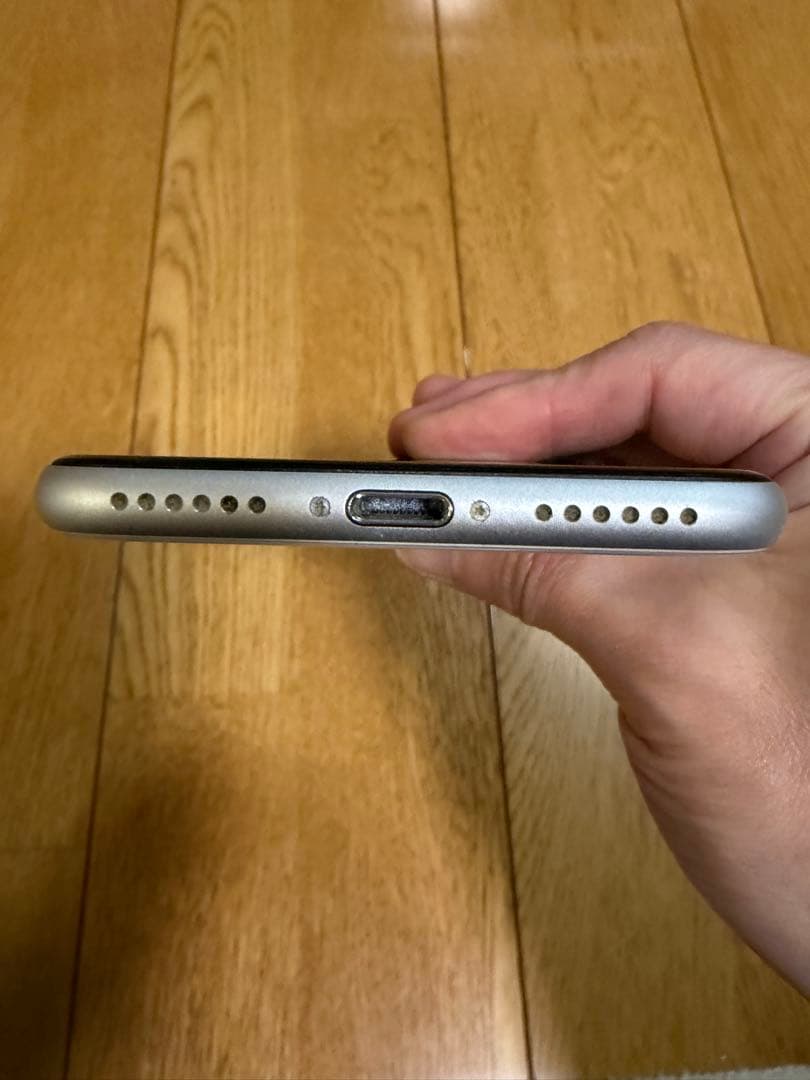 【再値下げ】iPhone SE2 純正箱と付属品あり　SIMフリー