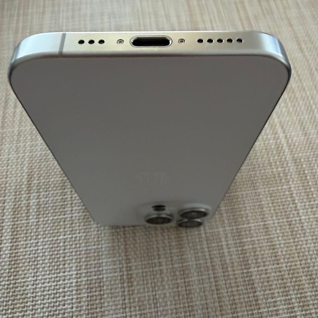 Apple iPhone 1５Pro ホワイトチタニュウム本体　美品