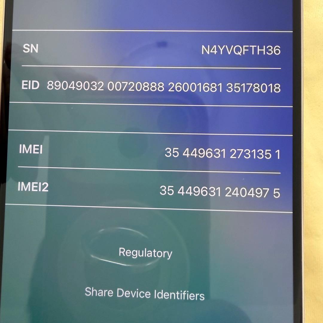 Apple iPhone 1５Pro ホワイトチタニュウム本体　美品