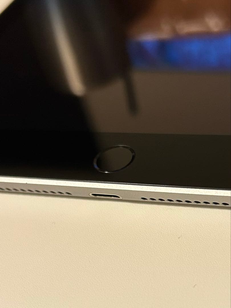 専用カバー付きApple iPad 5世代 スペースグレー 本体