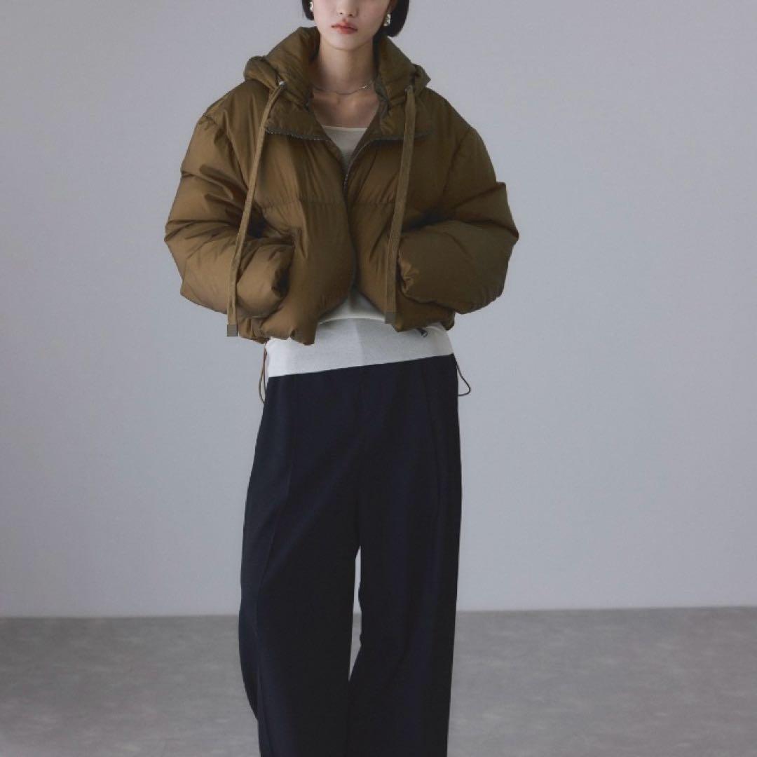 【ADAM ET ROPE'】サステナブル2WAYフーディショートダウンブラウン