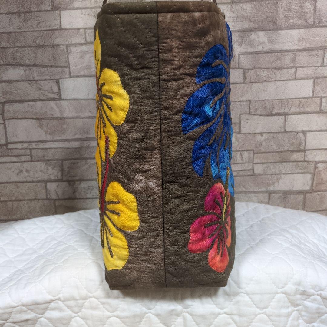 モンステラとハイビスカスのハワイアンキルトバッグ　　ハンドメイド