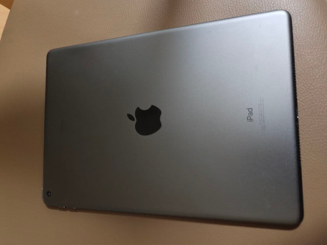 IPAD 第8世代 (中国産 印字あり)