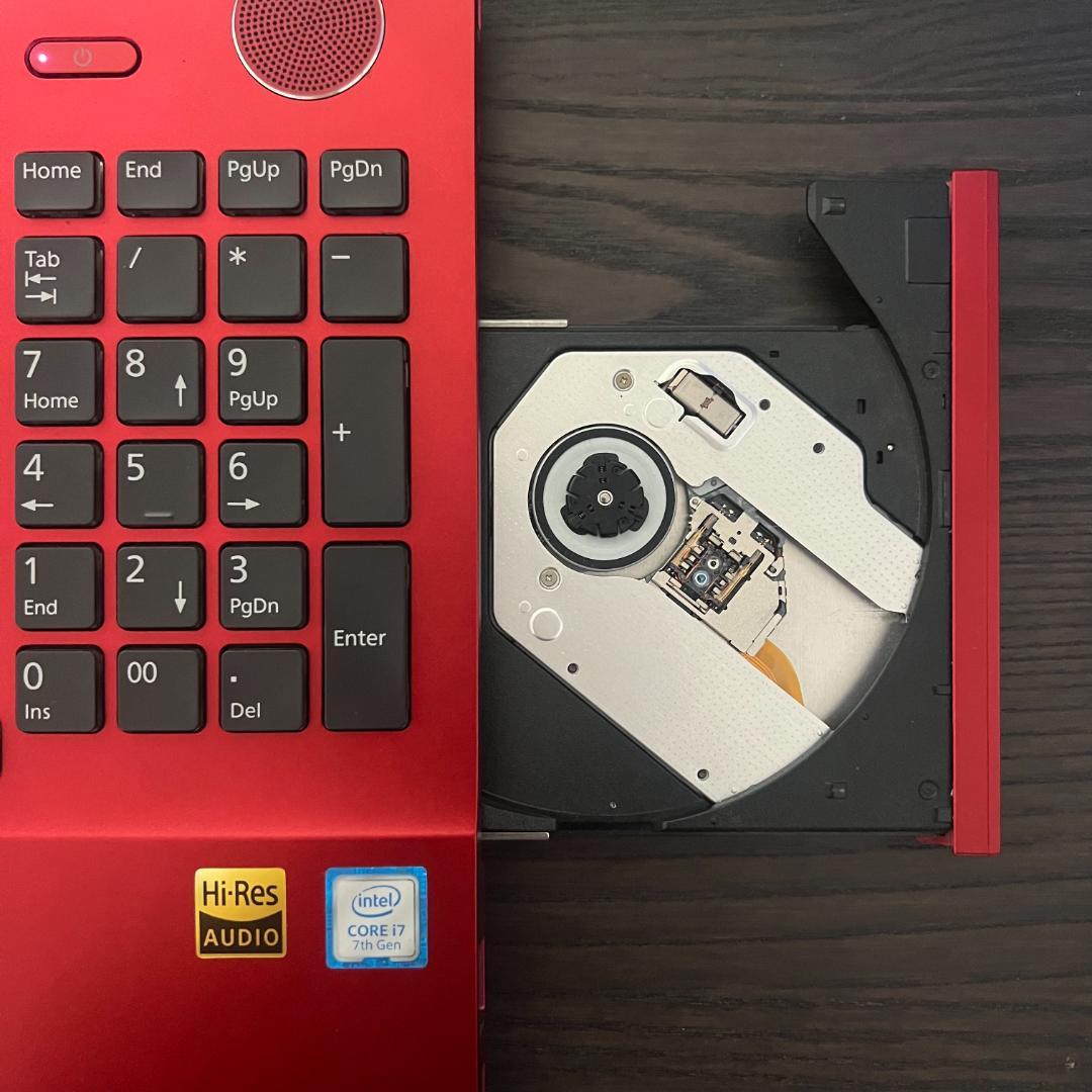 富士通 LIFEBOOK✨SSD256GB☆メモリ8GB☆Core i7☆レッド