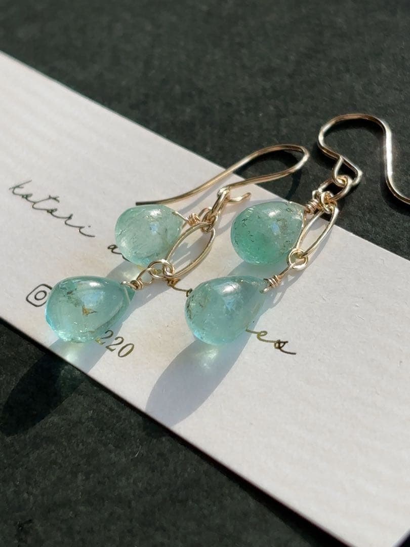 B58 豪華！エメラルドのピアス