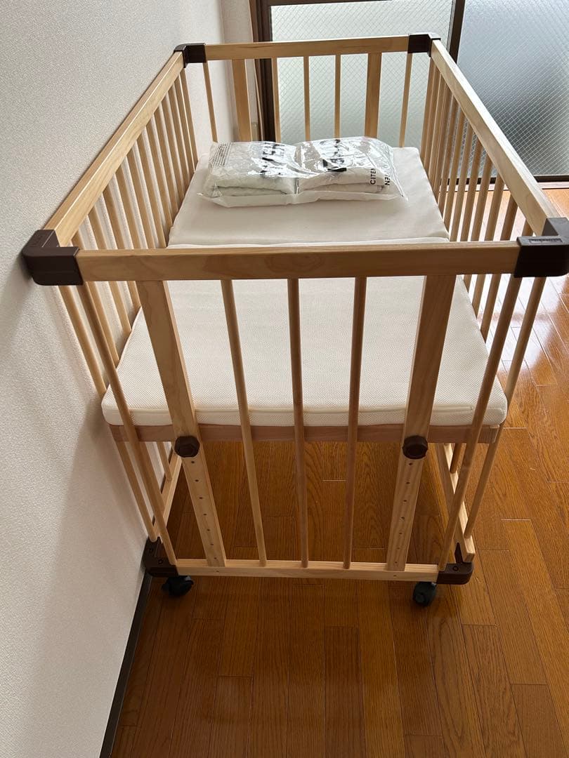 み*ほ様 färska ベッドサイドベッド　木製ベビーベッド マットレス付き