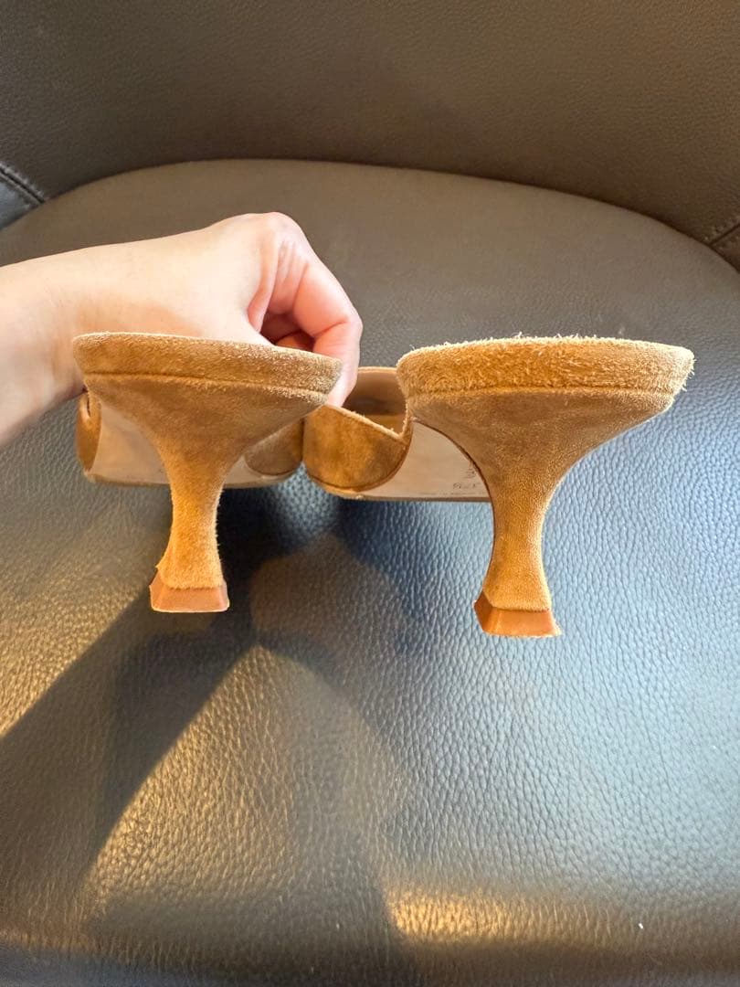 アパルトモン　MANOLO BLAHNIK CAROLYEN MULE