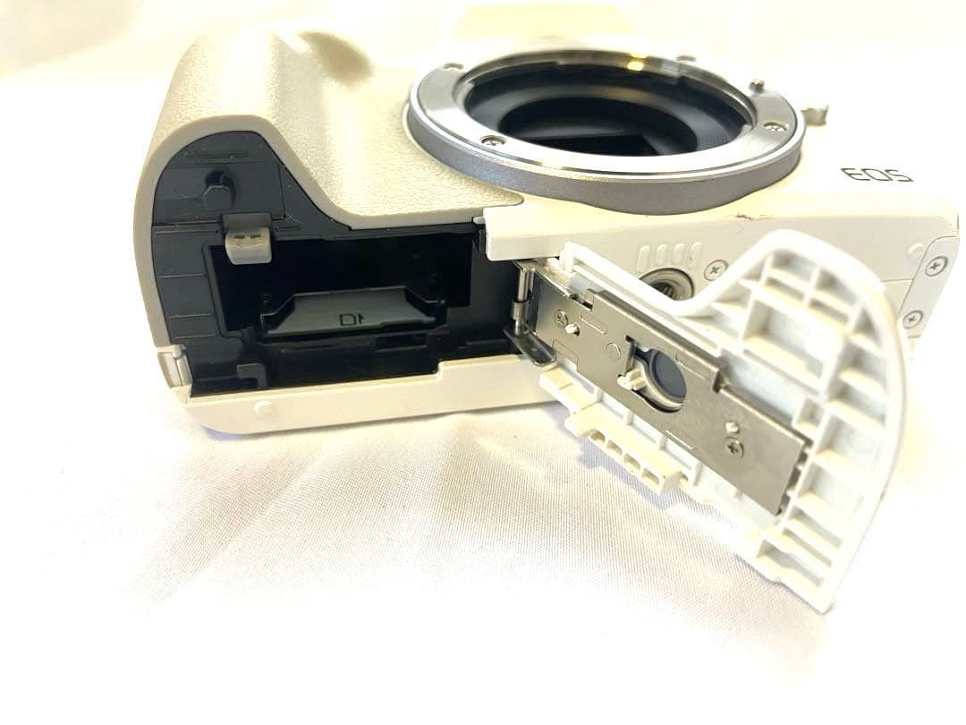 Canon EOS Kiss M EF-M 15-45mm レンズキット