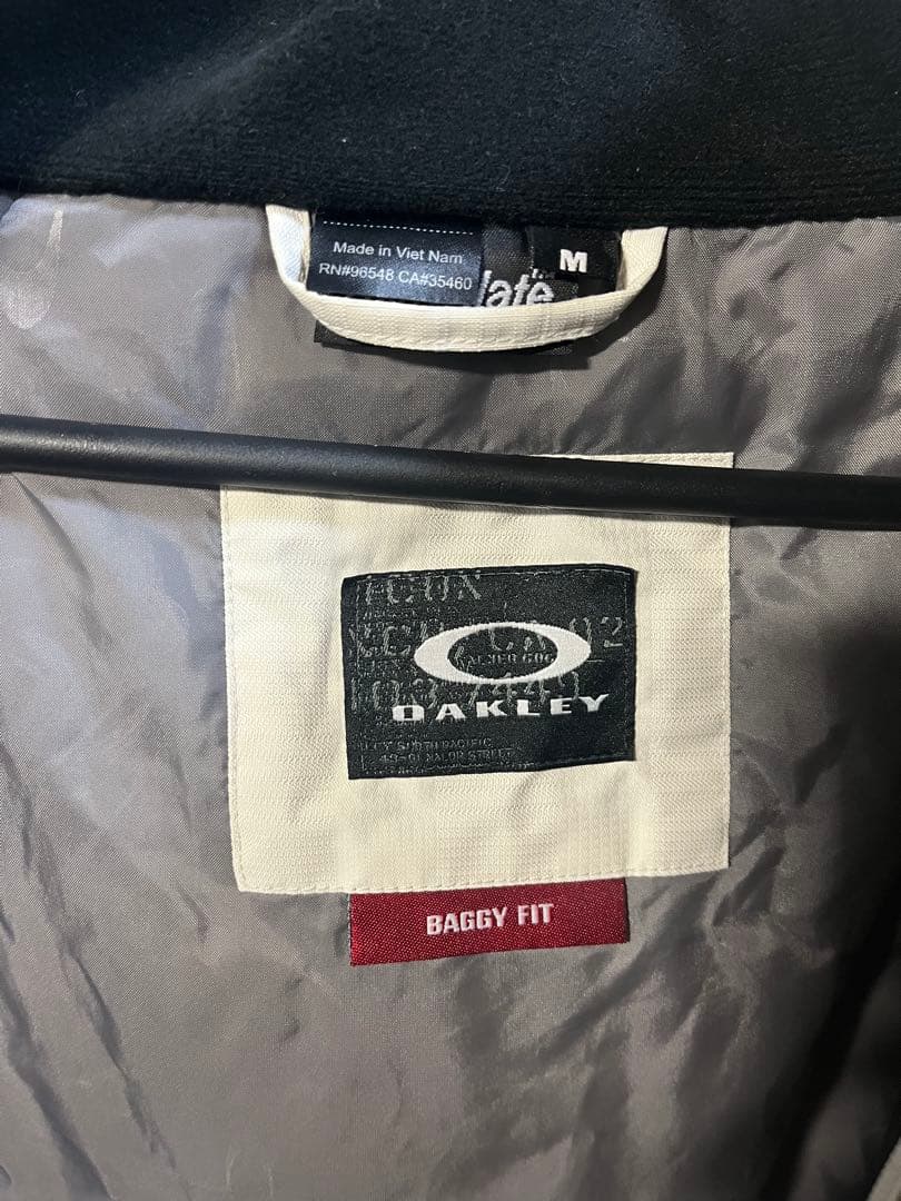 OAKLEY パールホワイトスノーボードウェア フード付き