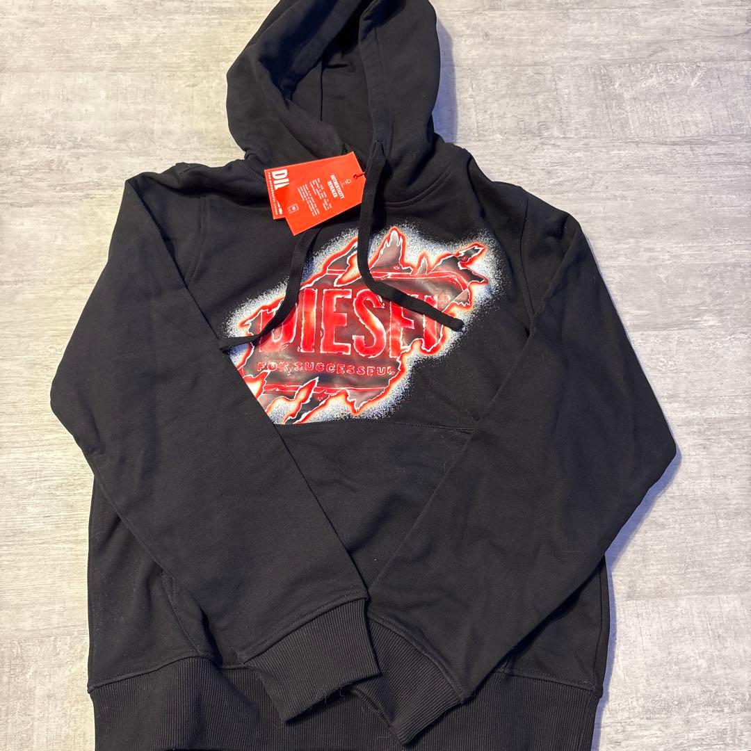 24時間以内発送！　早い者勝ち！！　定価30000！　DIESEL パーカー