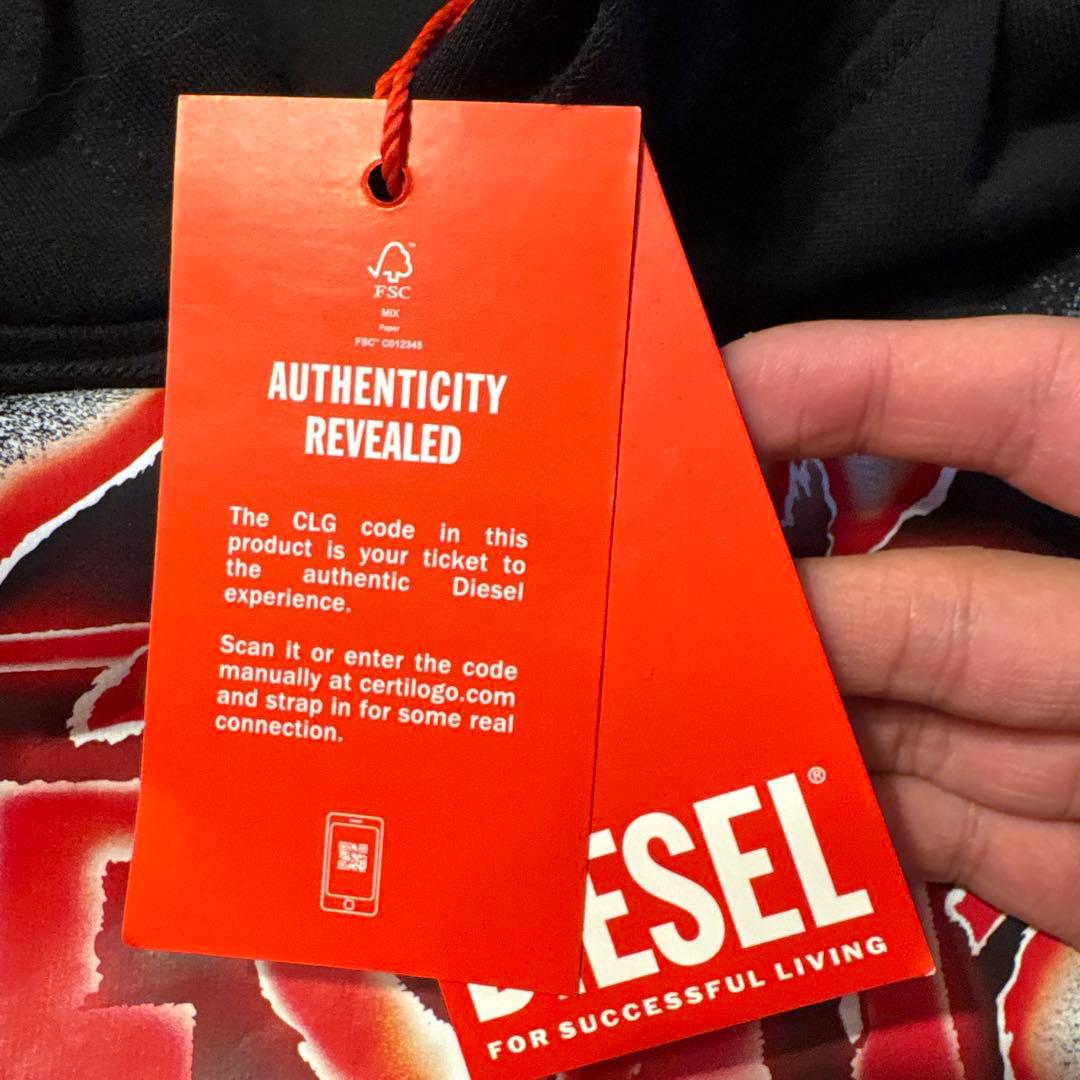 24時間以内発送！　早い者勝ち！！　定価30000！　DIESEL パーカー