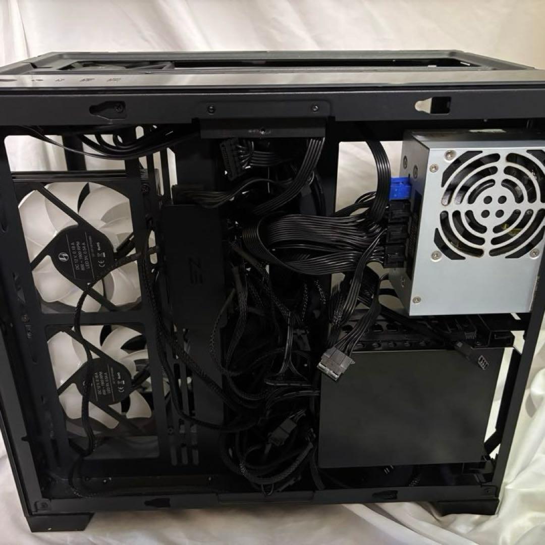 LIAN LI O11 DYNAMIC MINI SFX電源、ファン付き