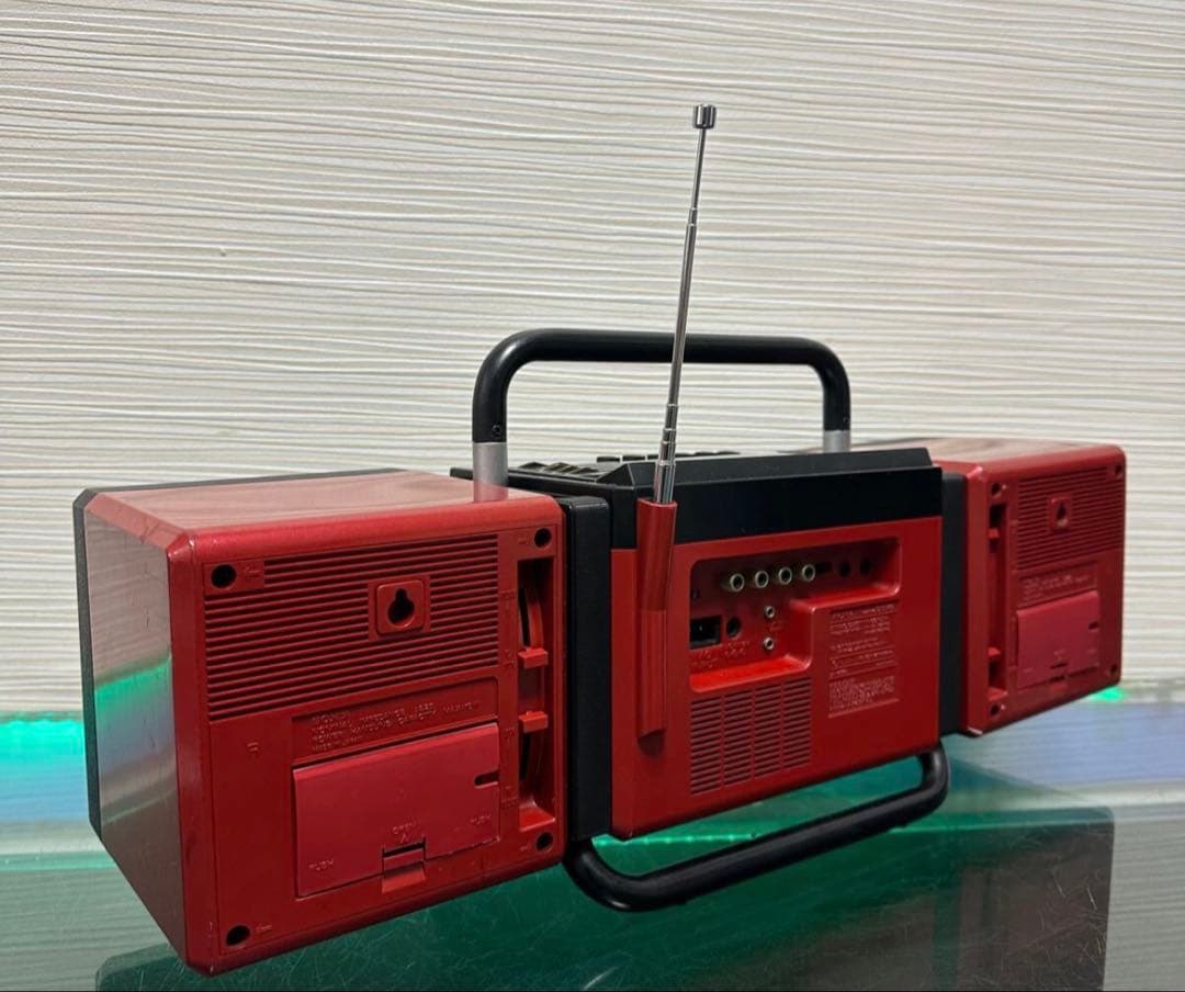 美品ソニーSONY CFS-700 キューブリック 赤 レトロラジカセ　ラジオ