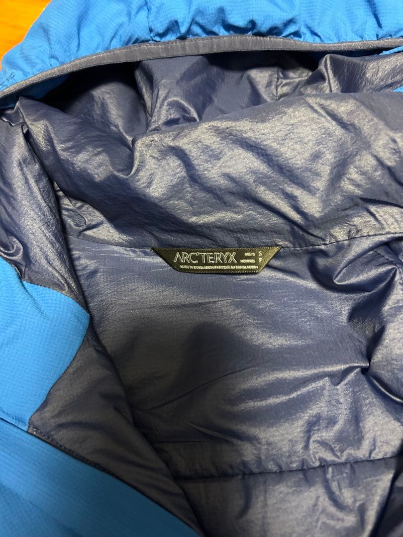 ARC'TERYX ATOM フード付きナイロンジャケット