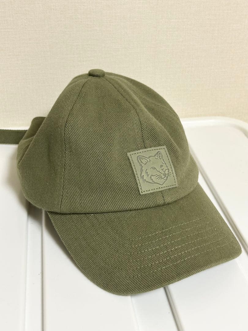 MAISON KITSUNÉ ボールド フォックスヘッド レザーパッチ キャップ