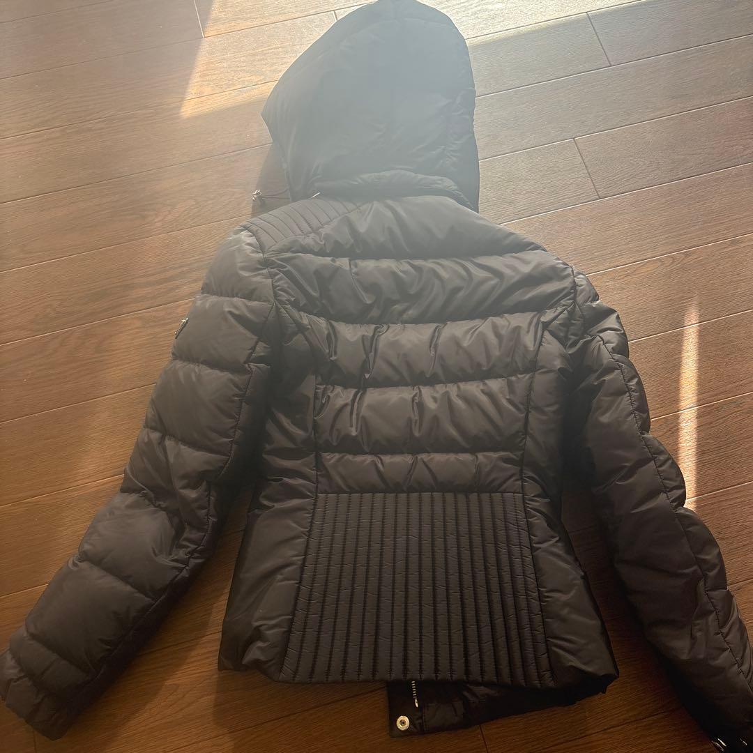 ほぼ新品！PRADA ダウンジャケット　フード、紙袋付き　黒