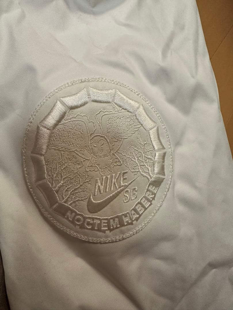 ナイキ　Nike SB ジャケット ベージュ/ホワイト　メンズLサイズ