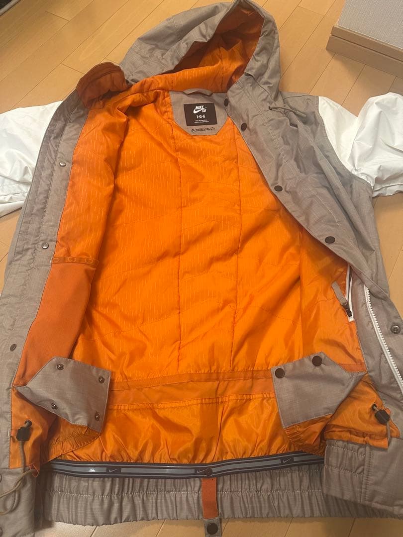 ナイキ　Nike SB ジャケット ベージュ/ホワイト　メンズLサイズ