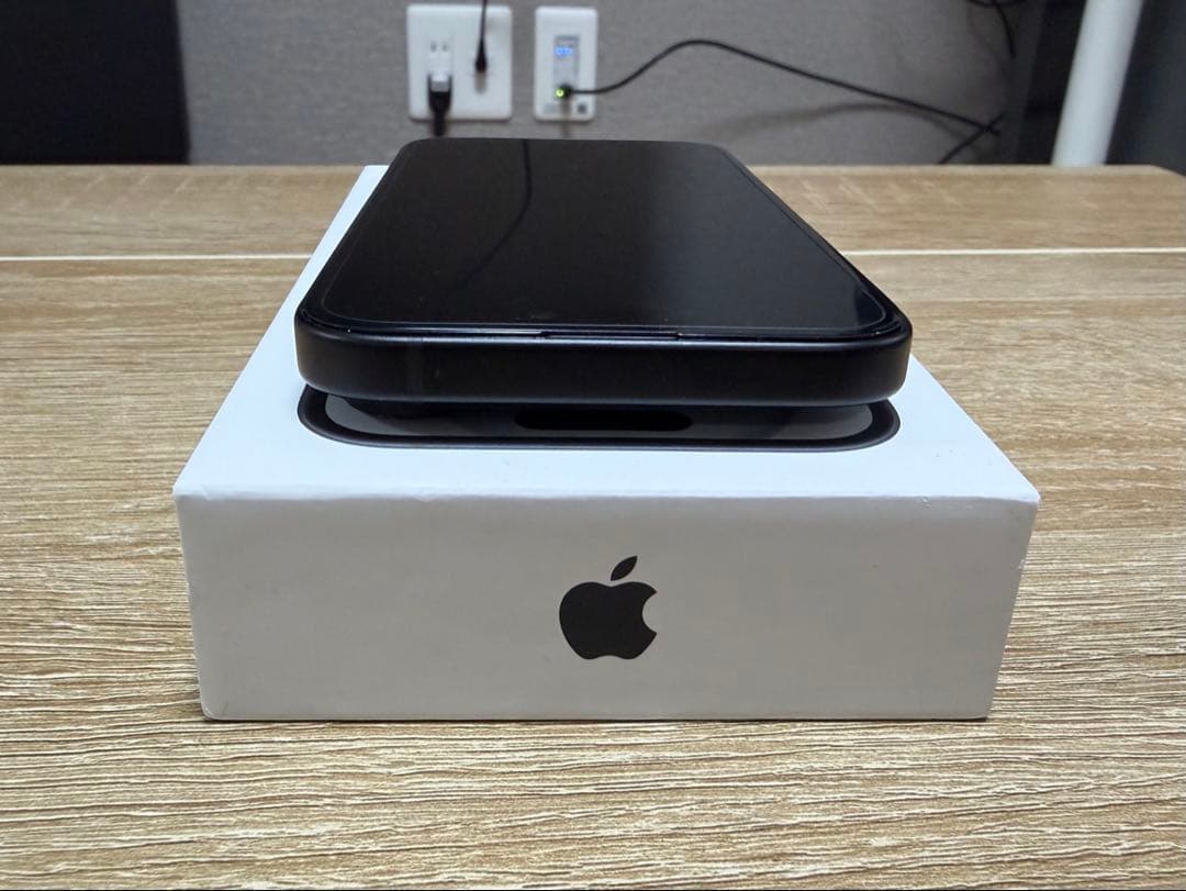 【極美品】iPhone 15 128GB ブラック SIMフリー