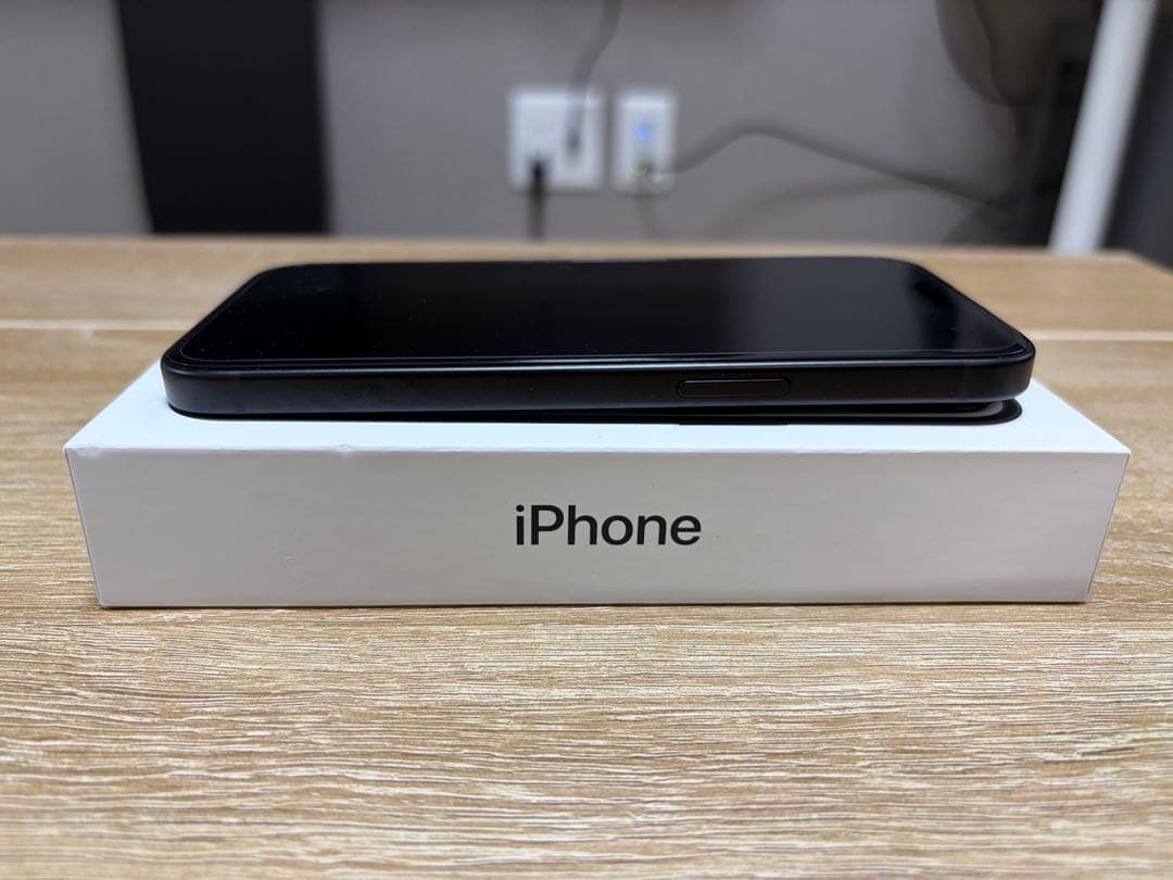 【極美品】iPhone 15 128GB ブラック SIMフリー