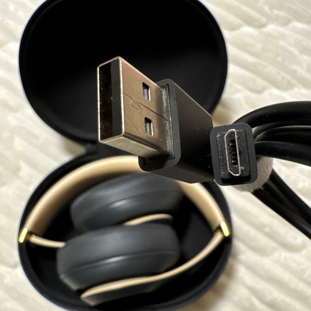 【たら】Beats ワイヤレスヘッドホン ブラック/ゴールド