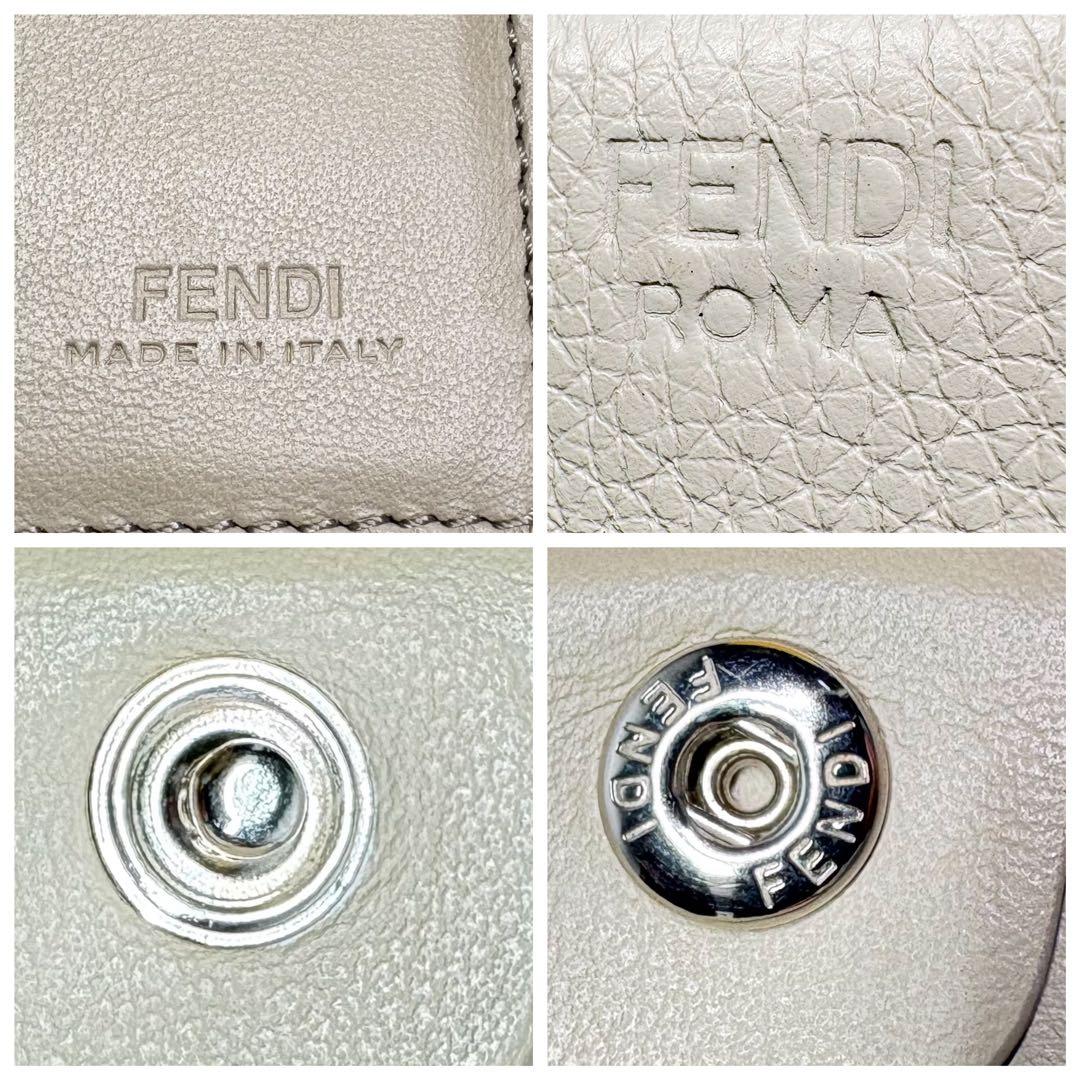 美品　フェンディ レザー ピーカブー セレリア　二つ折り財布　ホワイト