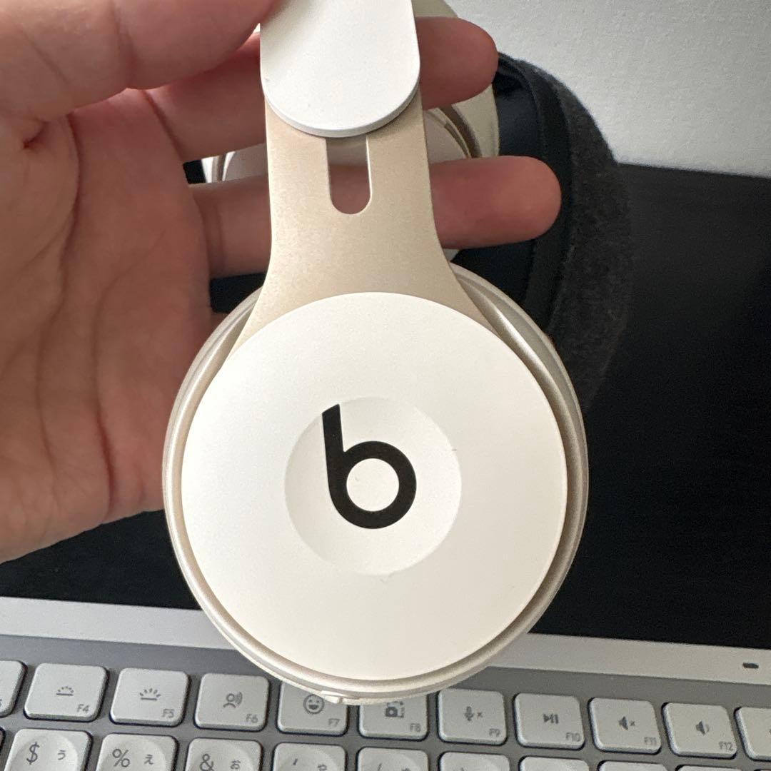 Beats Solo Pro ワイヤレスヘッドホン アイボリー　ケース付き
