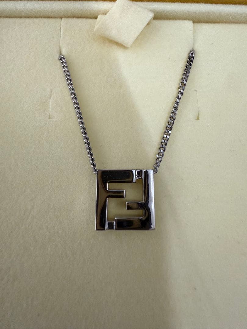 FFネックレス シルバー　FENDI フェンディ