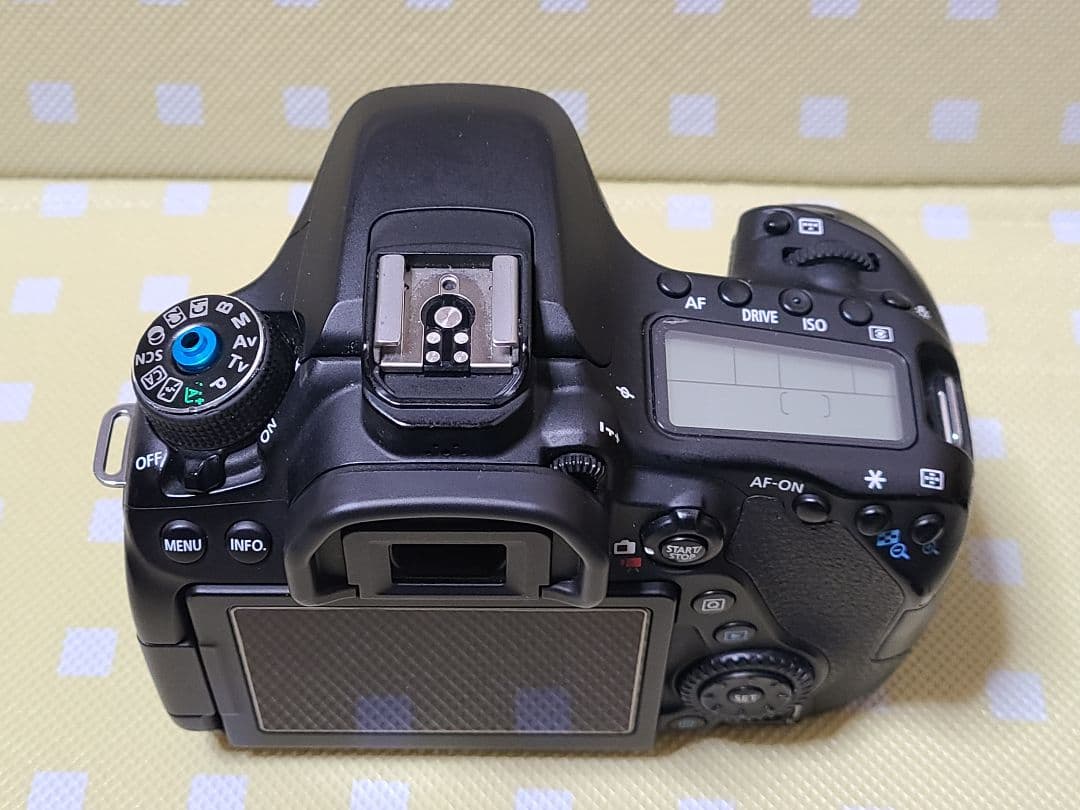 Canon EOS 80D デジタル一眼レフカメラ 少し訳あり