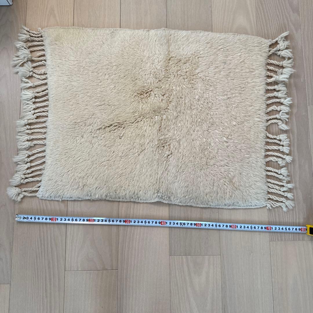 M*e様 フリンジ付きベニワレンラグ （無地）約80cm x 50cm