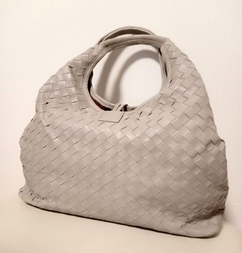 イントレチャート ショルダーバッグ 本革 / ゴート山羊革　グレージュ 肩掛け◎