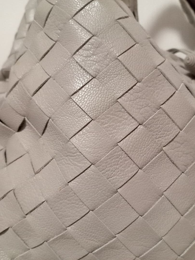 イントレチャート ショルダーバッグ 本革 / ゴート山羊革　グレージュ 肩掛け◎