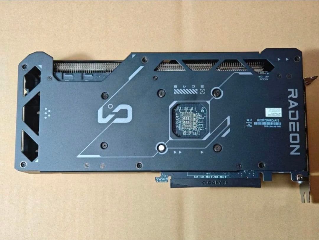 ​ASUS Radeon RX 7700 XT OC 12GB【RTX4070並