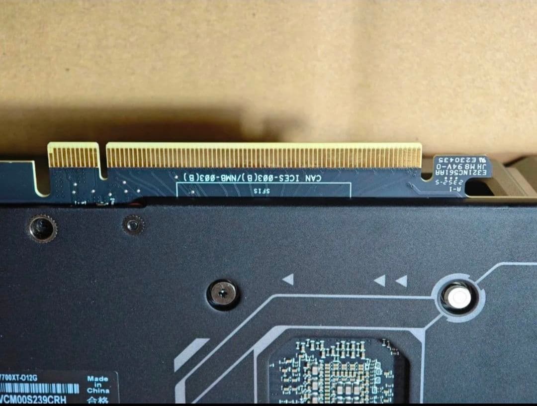 ​ASUS Radeon RX 7700 XT OC 12GB【RTX4070並