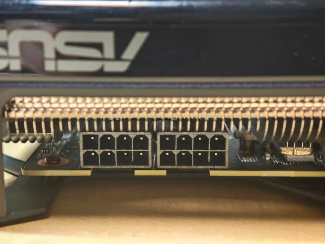 ​ASUS Radeon RX 7700 XT OC 12GB【RTX4070並