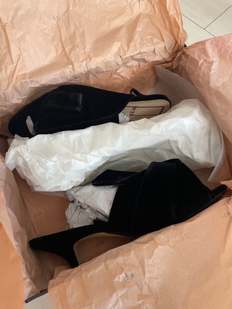 【新品】ヌメロヴェントゥーノ　no21ブラックベルベットクロスストラップミュール