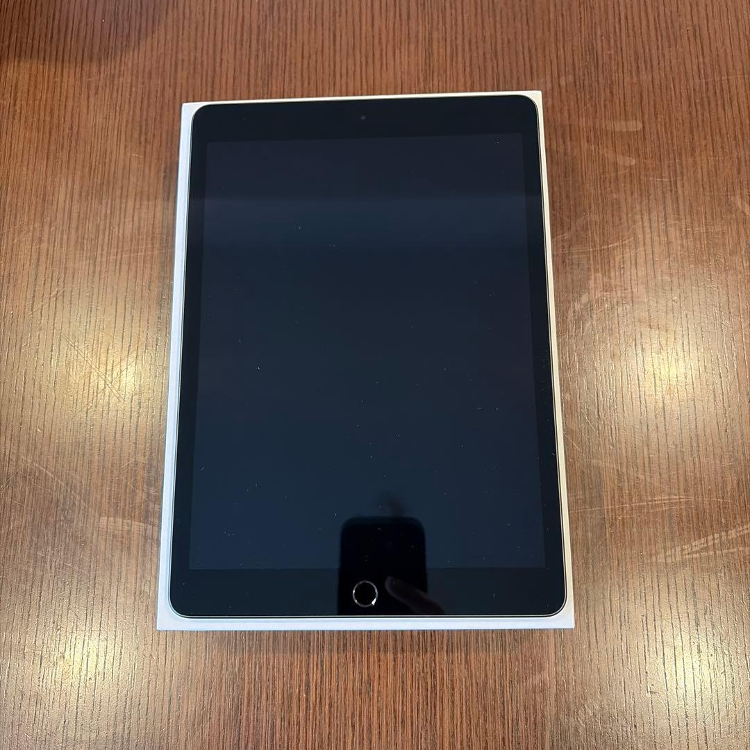 Apple iPad (第9世代) Wi-Fi 64GB 本体　スペースグレイ