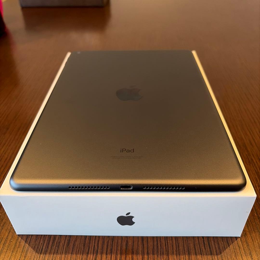 Apple iPad (第9世代) Wi-Fi 64GB 本体　スペースグレイ