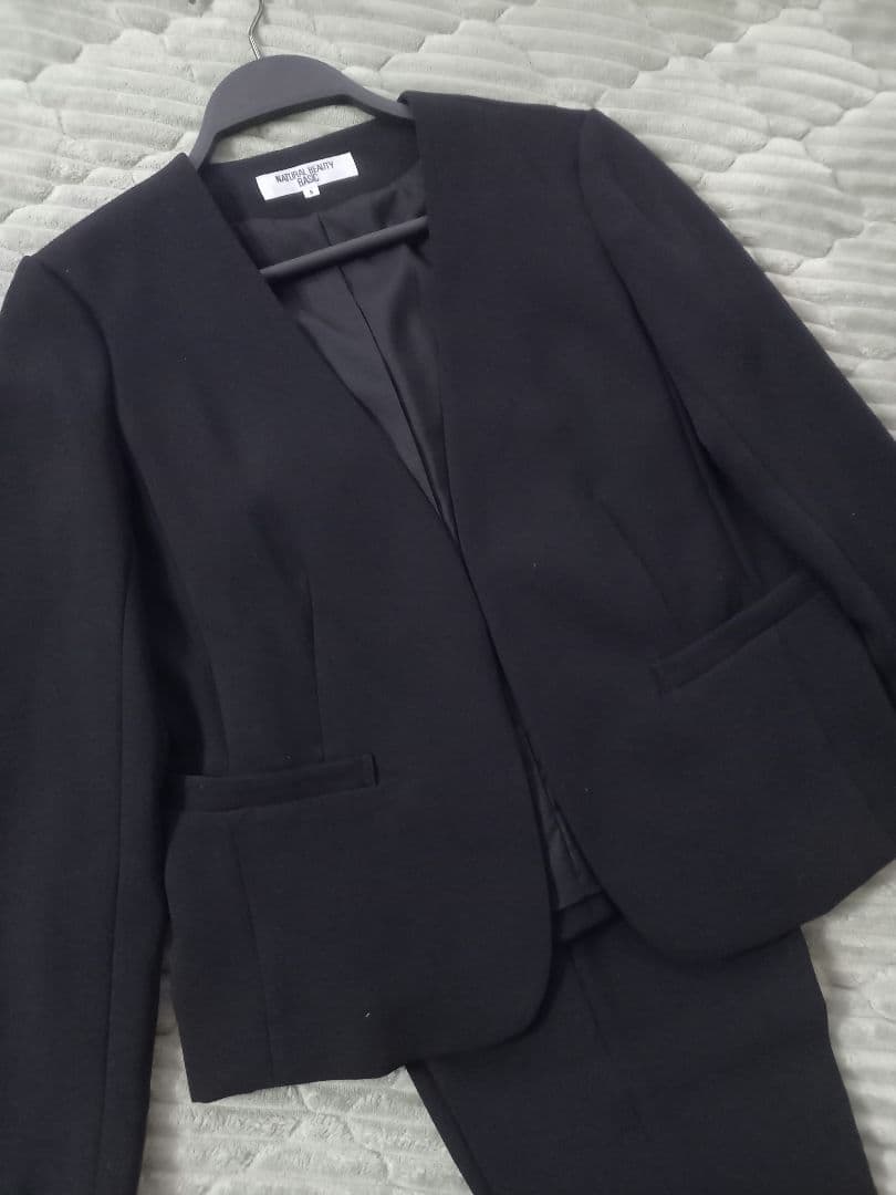 美品　NATURAL BEAUTY BASIC ノーカラースーツ S　黒ブラック