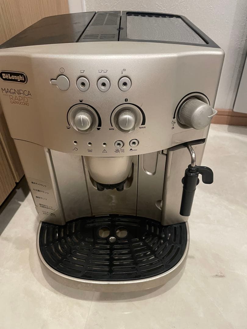 DeLonghi Magnifica エスプレッソマシン