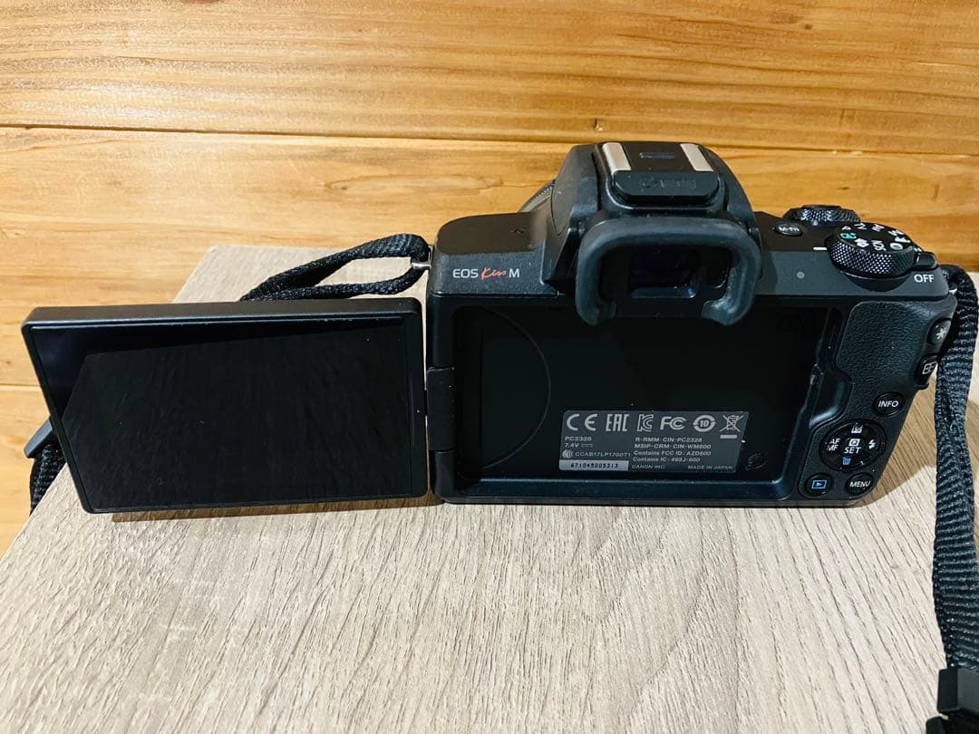 【美品】Canon EOS Kiss M ダブルズームキット　ブラック