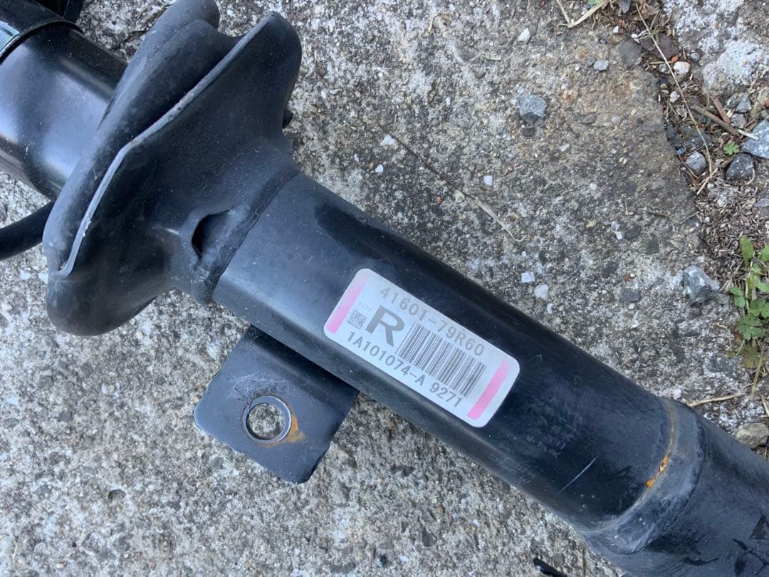 ロアアーム一緒かどうかわかりません　スペーシア　5AA-MK53S　右