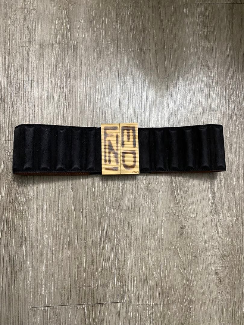 FENDI 幅広ベルト　スウェード　ウッド　木製　ロゴ　レディース