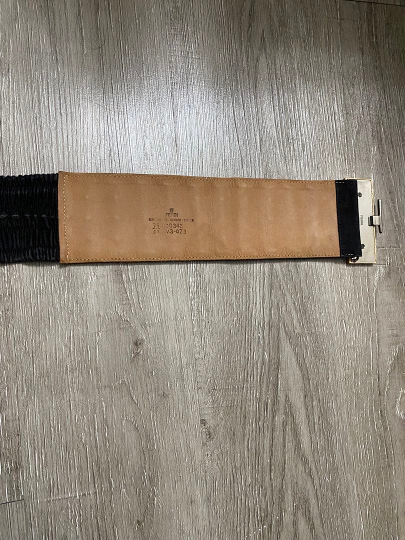 FENDI 幅広ベルト　スウェード　ウッド　木製　ロゴ　レディース