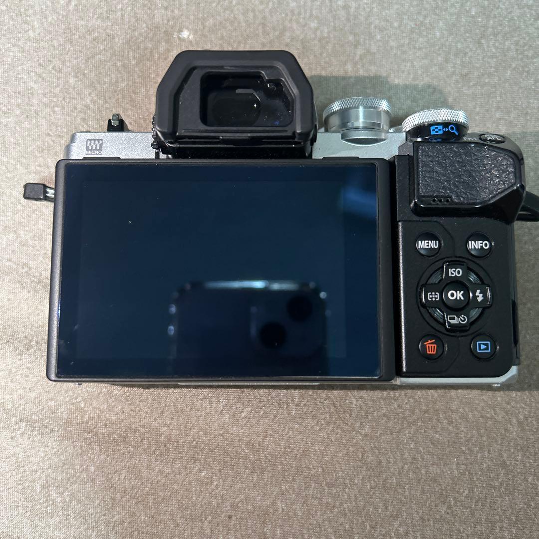 OLYMPUS OM-D E-M10 Mark III ダブルズームレンズキット