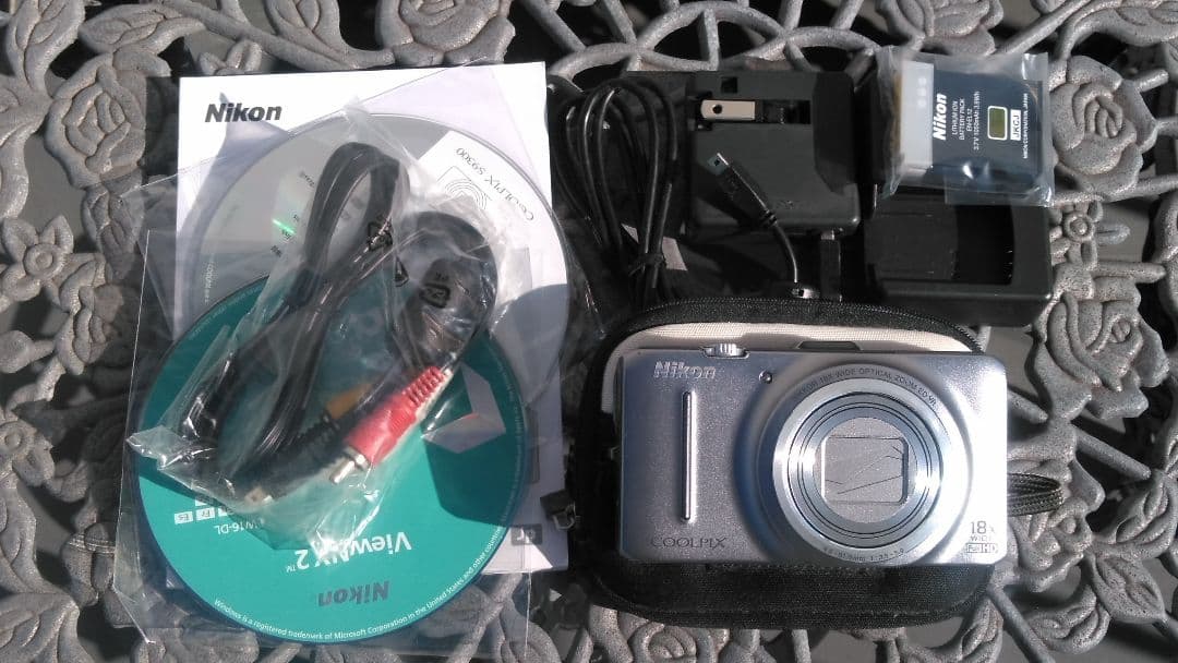 デジカメ　ニコン　S9300　付属品あり