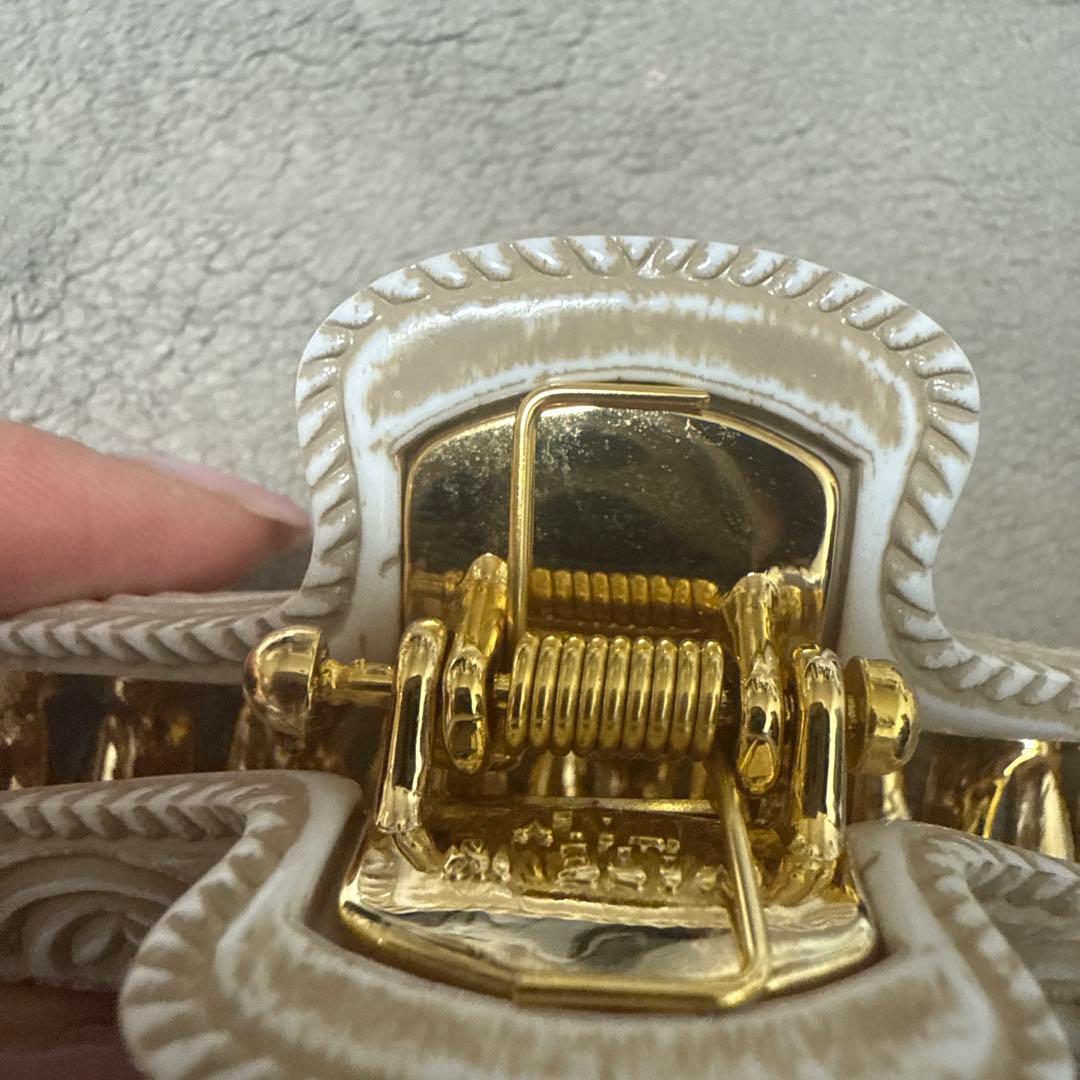 acca 希少　彫刻調のヘアクリップ