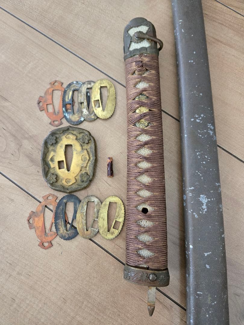 第二次大戦中実物　98式将校軍刀拵え(刀身なし)　8枚切羽　家紋入り　揃い部品